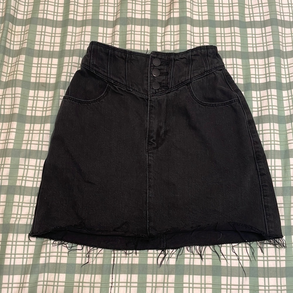 Black skirt Size 0 w24